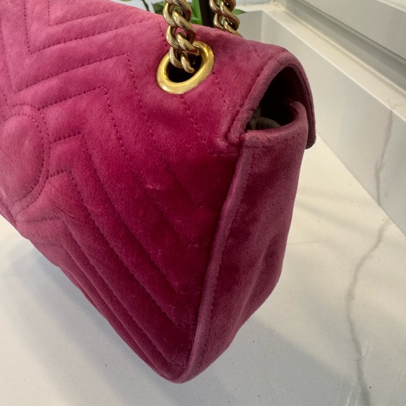 Gucci GG Velvet Marmont Shoulder Bag. Pink/Gold tone hardware - Picture 5 of 12